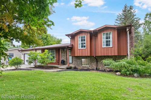 7156 Sharp Rd, Swartz Creek, MI, 48473-9429 | Card Image