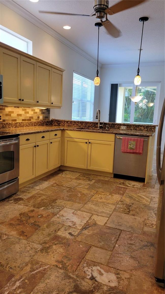 5050 Hanging Moss Ln, House other with 3 bedrooms, 3 bathrooms and null parking in SARASOTA FL | Image 9