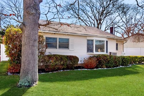 85 Washington Ave, West Sayville, NY, 11796-1622 | Card Image