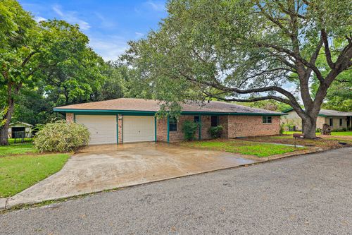 215 Memorial Drive, Luling, TX, 78648 | Card Image