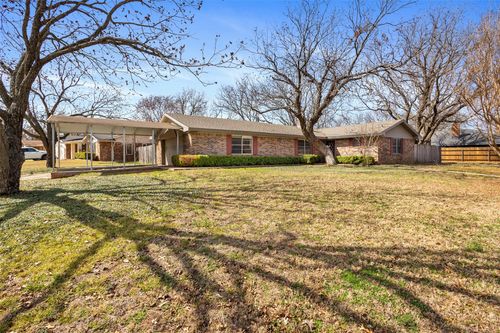 1308 Raborn Dr, Bowie, TX, 76230-3318 | Card Image