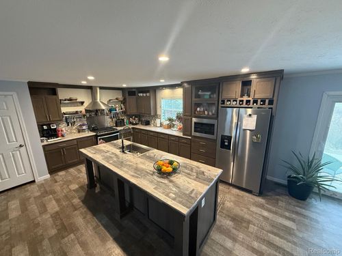 9922 Macbeth St, Fenton, MI, 48430-8453 | Card Image