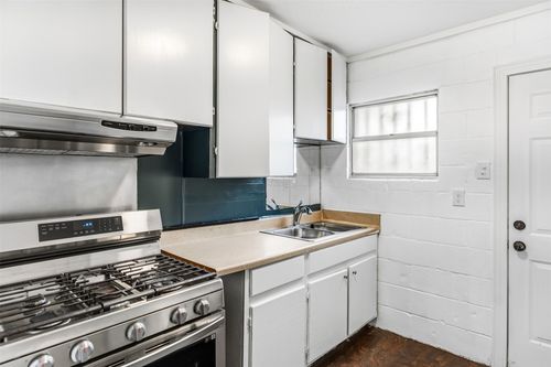 1210 Unit B Perez St, Austin, TX, 78721-1236 | Card Image