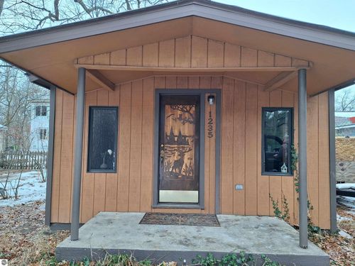 1235 Oakland Street, Traverse City, MI, 49686 | Card Image