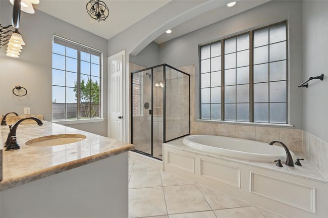 1ST FLOOR PRIMARY BATHROOM | Image 28