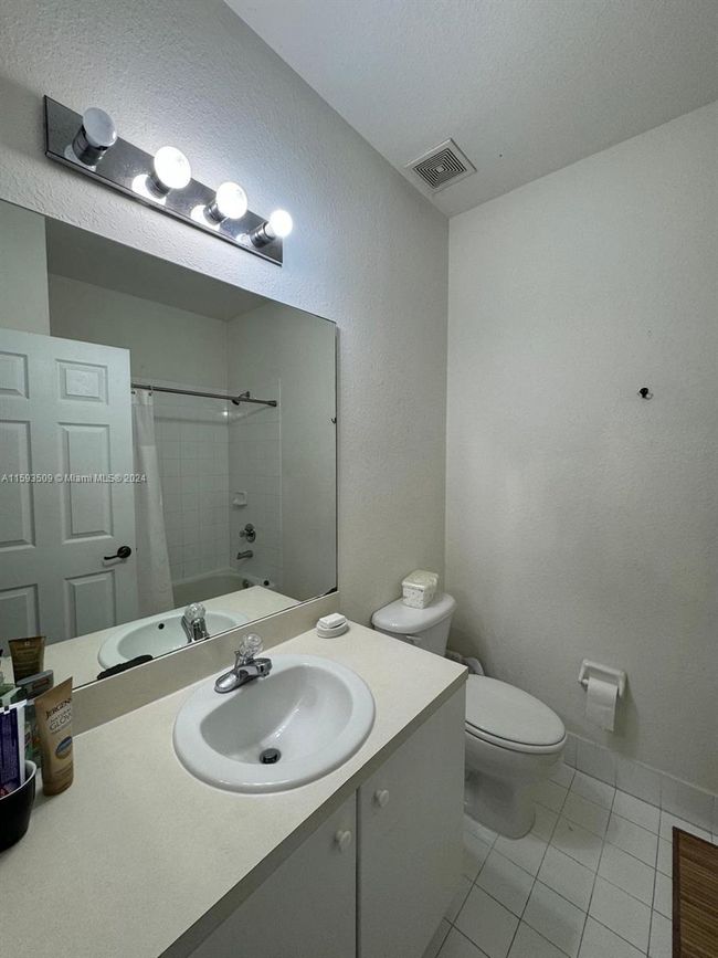 10967 - 10967 Nw 79th St, Townhouse with 4 bedrooms, 2 bathrooms and null parking in Doral FL | Image 10