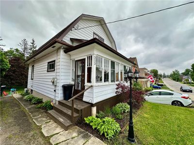 313 9th St, House other with 2 bedrooms, 1 bathrooms and 3 parking in Hanover ON | Image 2