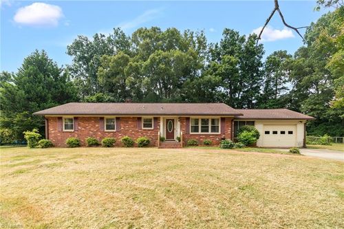 6224 Parkfield Ln, Clemmons, NC, 27012-8773 | Card Image