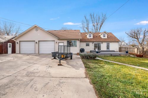 302 Nevada St, Gooding, ID, 83330-1048 | Card Image