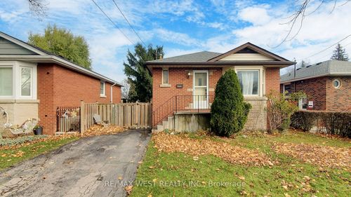 15 D'Arcy Crt, Hamilton, ON, L8V2B9 | Card Image