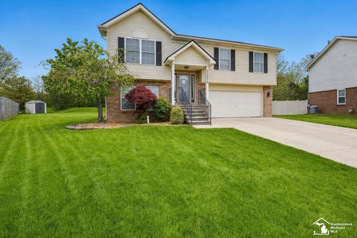 29229 Hunter Ct, Trenton, MI, 48183-7013 | Card Image