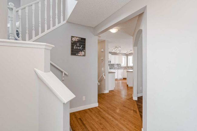 71 Wentworth Circle Sw, Home with 4 bedrooms, 3 bathrooms and 4 parking in Calgary AB | Image 4