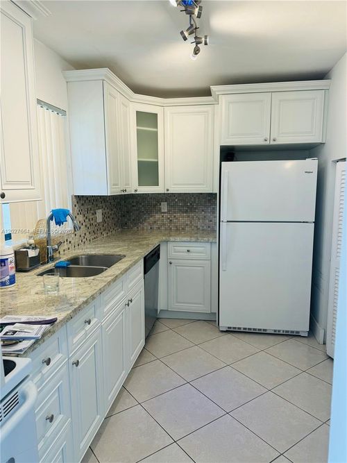 63a-6885 Nw 169th St, Hialeah, FL, 33015-4288 | Card Image