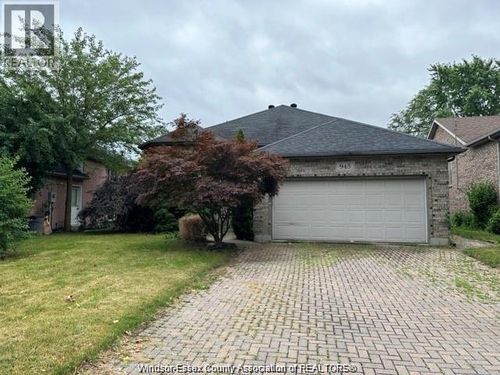 945 Imperial Cres, Windsor, ON, N9G2T2 | Card Image