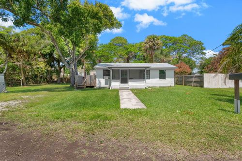 390 Baysinger Ave, Fort Pierce, FL, 34982-7094 | Card Image