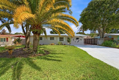 1095 Ne Tuxedo Ter, Jensen Beach, FL, 34957-4772 | Card Image