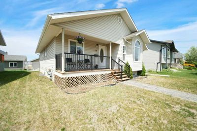 18 Iron Wolf Blvd, House detached with 5 bedrooms, 2 bathrooms and 4 parking in Lacombe AB | Image 2