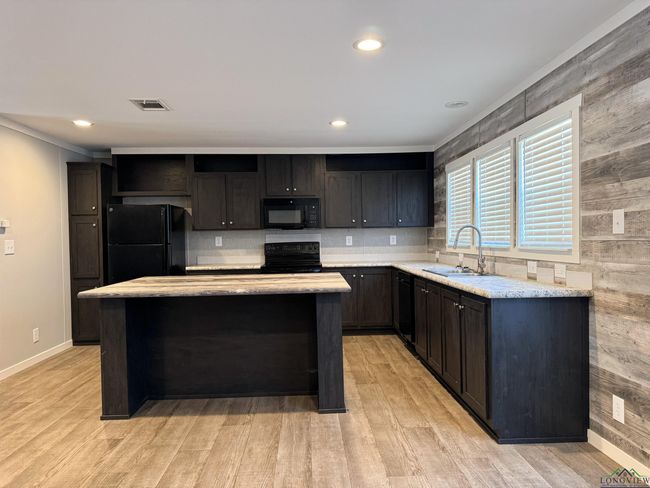 39 County Road 1206, House other with 3 bedrooms, 2 bathrooms and null parking in Daingerfield TX | Image 10