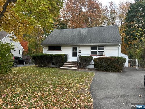 743 Newcomb Rd, Ridgewood, NJ, 07450-5522 | Card Image