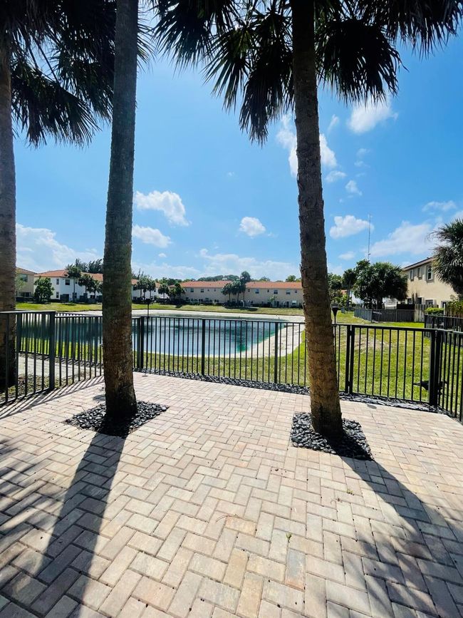 4333 Braxton Ave, Condo with 2 bedrooms, 3 bathrooms and null parking in West Palm Beach FL | Image 5
