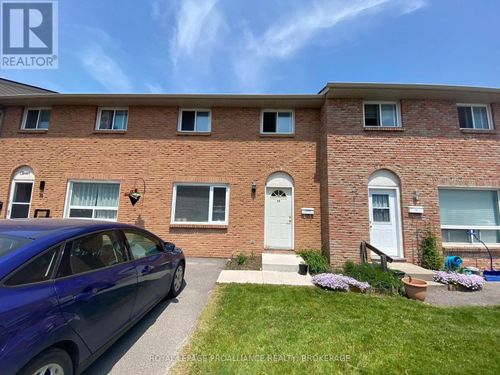 15 Rosemund Crescent, Kingston (West of Sir John A. Blvd), ON, K7M6Y8 | Card Image