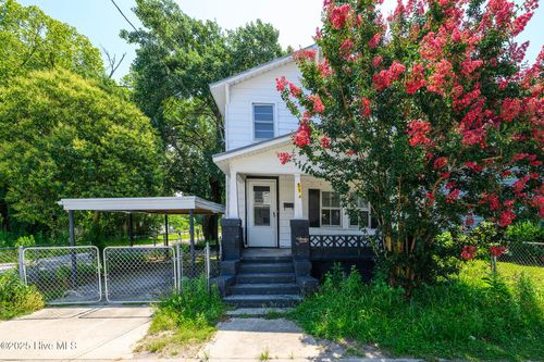 516 2nd Ave, New Bern, NC, 28560-5622 | Card Image