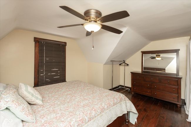 upstairs bedroom | Image 18