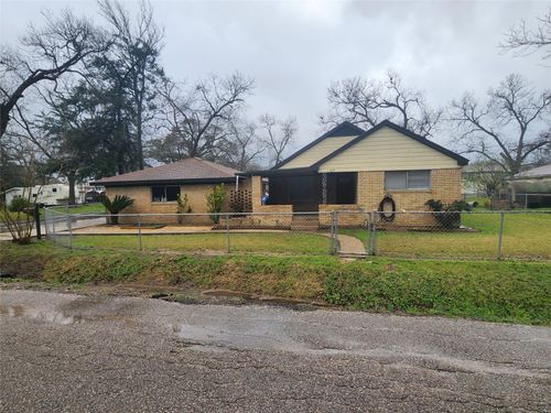 1165 Lake St, Clute, TX, 77531-3819 | Card Image