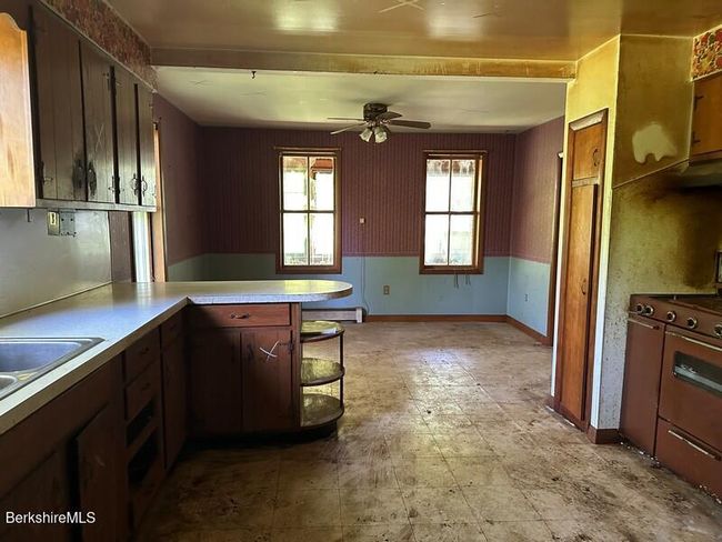 425 Barbour St, House other with 2 bedrooms, 1 bathrooms and 4 parking in North Adams MA | Image 15