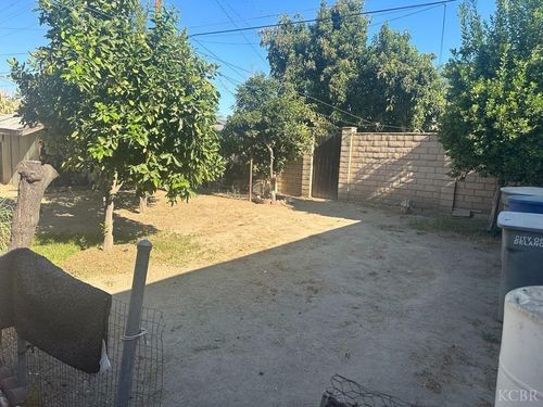 725 18th Pl, Delano, CA, 93215-1006 | Card Image