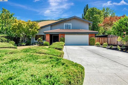 462 Lowell Pl, Fremont, CA, 94536-1806 | Card Image