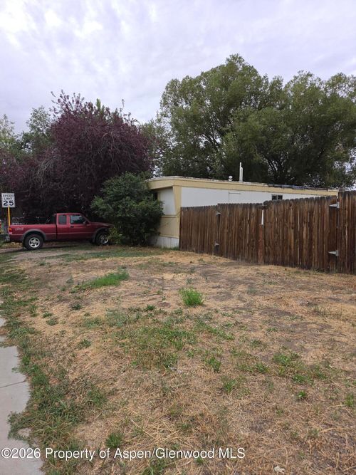 886 Aspen Ave, Craig, CO, 81625-3700 | Card Image