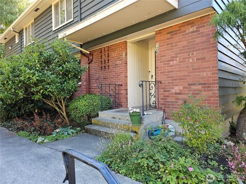 apt-125-901 N Forest St, Bellingham, WA, 98225-5520 | Card Image