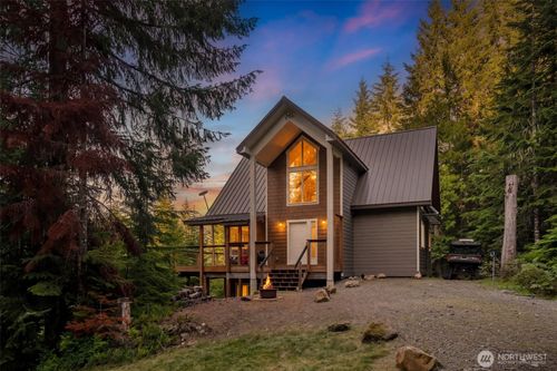 320 Lakeview Way, Easton, WA, 98925-5977 | Card Image
