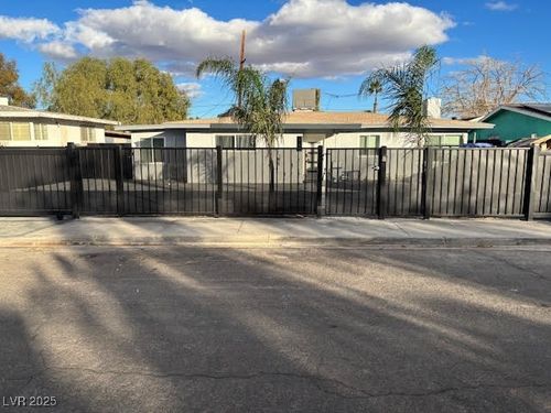 321 Beaumont St, Las Vegas, NV, 89106-3906 | Card Image