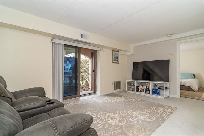 3 - 685 Oak St, Condo with 1 bedrooms, 1 bathrooms and 1 parking in Brockton MA | Image 10