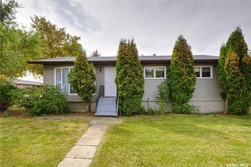 1008 Parklane Dr, Assiniboia, SK, S0H | Card Image