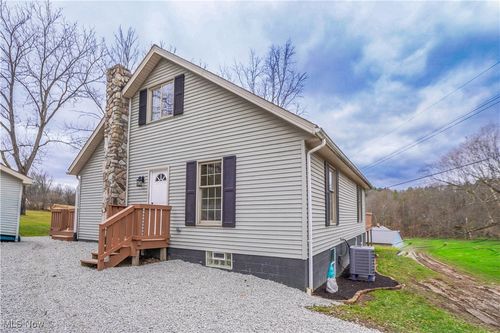 2622 Howenstine Dr Se, East Sparta, OH, 44626-9595 | Card Image