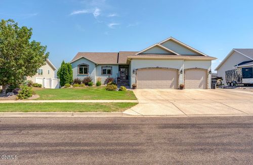 5207 Mellowsun Dr, Bismarck, ND, 58503-8897 | Card Image
