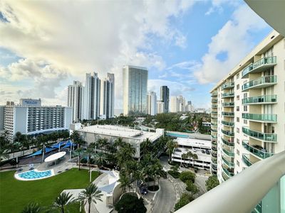 1419 - 19370 Collins Ave, Condo with 1 bedrooms, 1 bathrooms and null parking in Sunny Isles Beach FL | Image 2