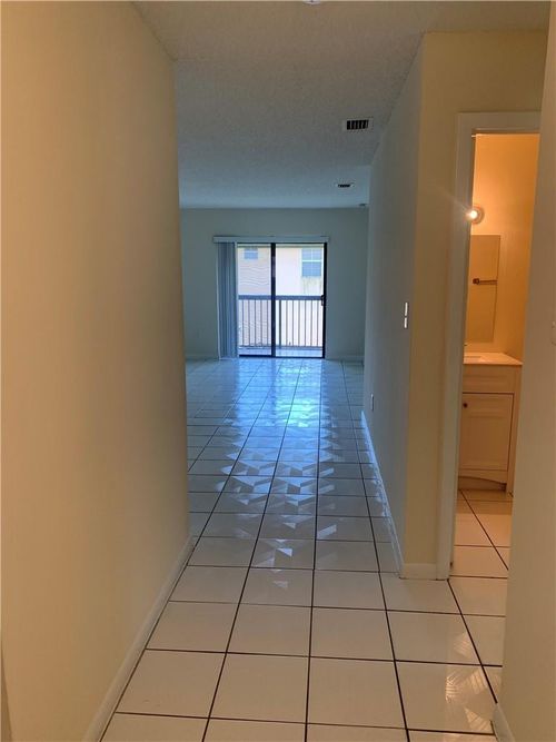 208-6001 Shakerwood Cir, Tamarac, FL, 33319-2360 | Card Image