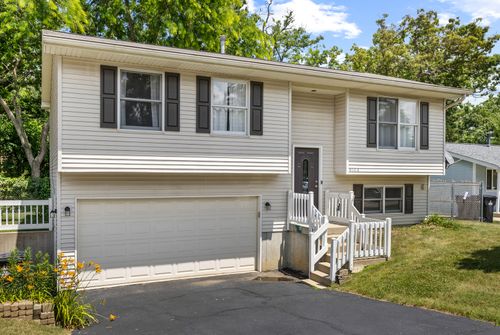 9104 Oriole Trl, Wonder Lake, IL, 60097-8818 | Card Image