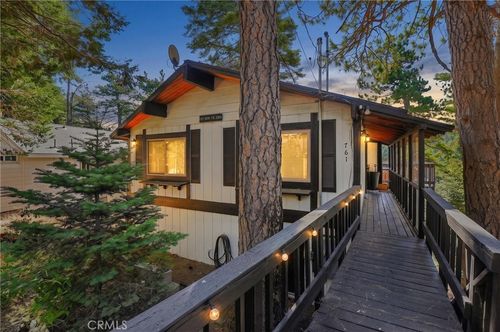 761 W Victoria Ct, Lake Arrowhead, CA, 92352 | Card Image