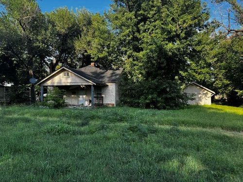 416 Walnut St, Halstead, KS, 67056-2225 | Card Image