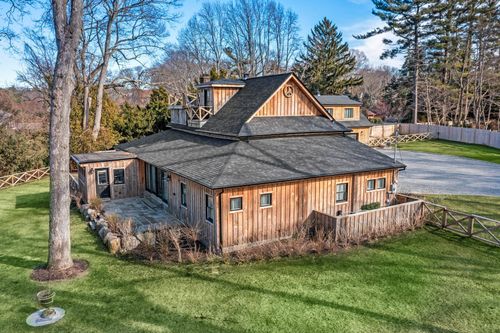 2 Charlemagne Rd, Halesite, NY, 11743-1224 | Card Image