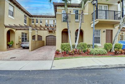 6854 Julia Gardens Drive, Townhouse with 3 bedrooms, 2 bathrooms and null parking in Coconut Creek FL | Image 2