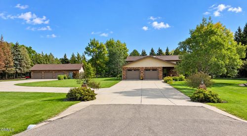 9405 Oak Dr, Bismarck, ND, 58503-6545 | Card Image