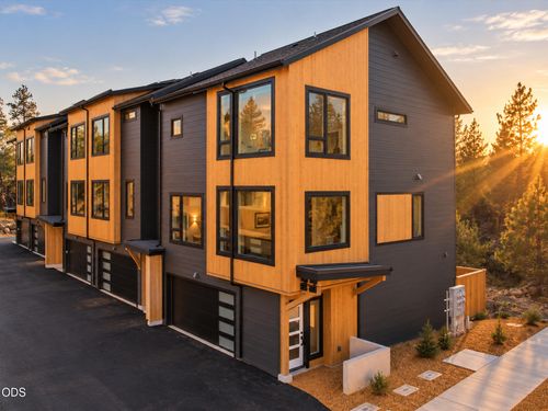154 Nw Copperwood Ct, Bend, OR, 97701 | Card Image