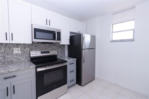 apt-808-2903 Ne 163rd St, North Miami Beach, FL, 33160-4464 | Card Image
