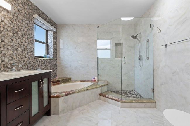 APT-802 - 7578 Regency Lake Dr, Condo with 3 bedrooms, 3 bathrooms and null parking in Boca Raton FL | Image 18